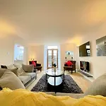 Elite 3 Bed New Town Apt With Private Walled Garden