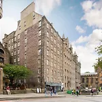 Refurbished Studio Next To The Royal Mile
