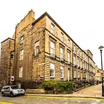 Beautiful City Centre Georgian 4 Bed Townhouse With Private Garden