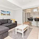 Modern & Spacious 1 Bed Apt, West End
