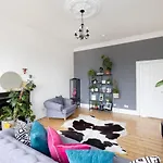 Altido Glamorous 2-Bed Flat Near Edinburgh Castle