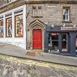 Castle View - 1 Bedroom Apartment - Heart Of The Famous Royal Mile & 1 Minute Walk To Edinburgh Castle