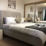 Stunning 3 Large Bedrooms 2 Bathrooms In Edinburgh Harbour