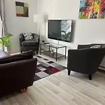 Bright 2 Bedroom Apartment - Edinburgh