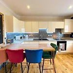 Lively & Energetic 2Br On The Royal Mile