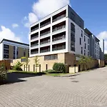 Joivy Modern 2 Bed Flat Near Inverleith Park, With Terrace And Free Parking