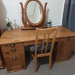 Central Two Bedroom Victorian Apartment With Free Parking