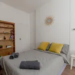 Stylish Central Flat In Edinburgh With Private Garden