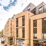 Sophisticated Studio For 2 W/ Edin Castle Views