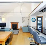 Altido Cosy 2-Bed Apt In The Old Town With Mezzanine