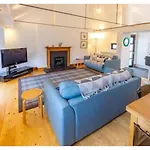 Altido Cosy 2-Bed Apt In The Old Town With Mezzanine
