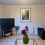 Edinburgh City Centre - Powderhall Modern Spacious 2 Bedroom Apartment With Free Parking