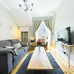 Charming 3 Bed Apartment In Old Town