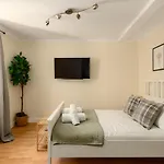 Cosy Dean Village Studio