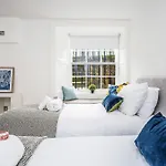 Cozy With Character Large 2 Bedroom Main Door Apartment With Garden