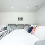 Cozy With Character Large 2 Bedroom Main Door Apartment With Garden