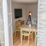 Cozy With Character Large 2 Bedroom Main Door Apartment With Garden
