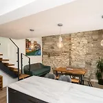 Pass The Keys Stunning 3 Bed Loft Style Apt With Free Parking
