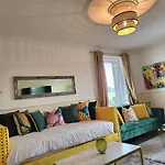 4 Bedrooms Apartment By Sensational Stay Short Lets & Serviced Accommodation