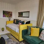 4 Bedrooms Apartment By Sensational Stay Short Lets & Serviced Accommodation