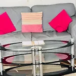 Simple 2Bed Flat In Edinburgh.