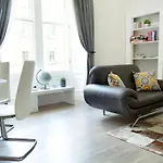 Bright 2 Bedroom Flat Next To Meadows Park