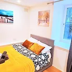 Luxury Five Bedroom Deluxe Duplex Apartment I City Centre Edinburgh I Fully Equipped I Fountainpark