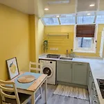 Family Friendly Central Garden Flat