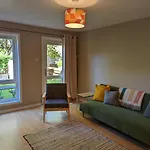 Family Friendly Central Garden Flat