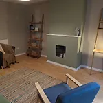 Family Friendly Central Garden Flat