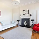 Joivy Contemporary Flat In The New Town