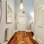 Gorgeous Apartment In The Heart Of New Town
