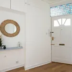 Lovely 1-Bedroom Apartment In Edinburgh