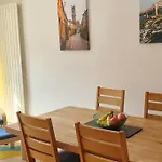 Altido Alluring 3Br Apt Near The Centre With Parking