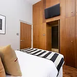 Joivy Chic 2Br Apt With City Views At The Heart Of Old Town