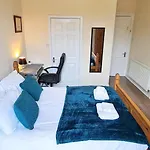 Spacious Ensuite Rooms In Edinburgh City Centre - Five Star Amenities - Excellent Location