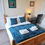 Spacious Ensuite Rooms In Edinburgh City Centre - Five Star Amenities - Excellent Location