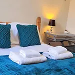 Spacious Ensuite Rooms In Edinburgh City Centre - Five Star Amenities - Excellent Location