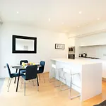 Altido Elegant Flat Near The Meadows With Parking