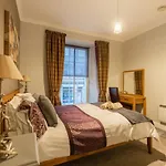 Two Bedroom Apartment Within Walking Distance To City Centre