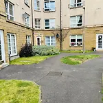 Peaceful 2 Bedroom Flat With Free Parking
