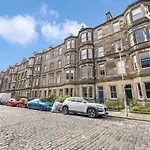 Spacious 1 Bed Ground Floor Apartment With Garden