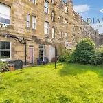 Spacious 1 Bed Ground Floor Apartment With Garden