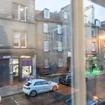 Two Bedroom Apartment Within Walking Distance To City Centre