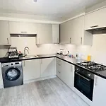 Superb 2 Bedroom Apartment With Free Parking