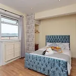 Gorgeous 3-Bed Flat, 15 Minutes To City Centre