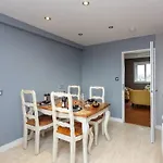 Gorgeous 3-Bed Flat, 15 Minutes To City Centre