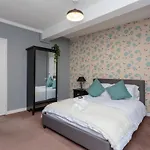 Spacious 3Db -15 Minutes From City Centre