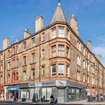 Spacious & Comfortable 3 Bedroom Apartment - Near City Centre - Free Parking Available - Sleeps Up To 5 Guests