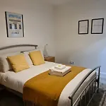4 New Assembly Close - Royal Mile